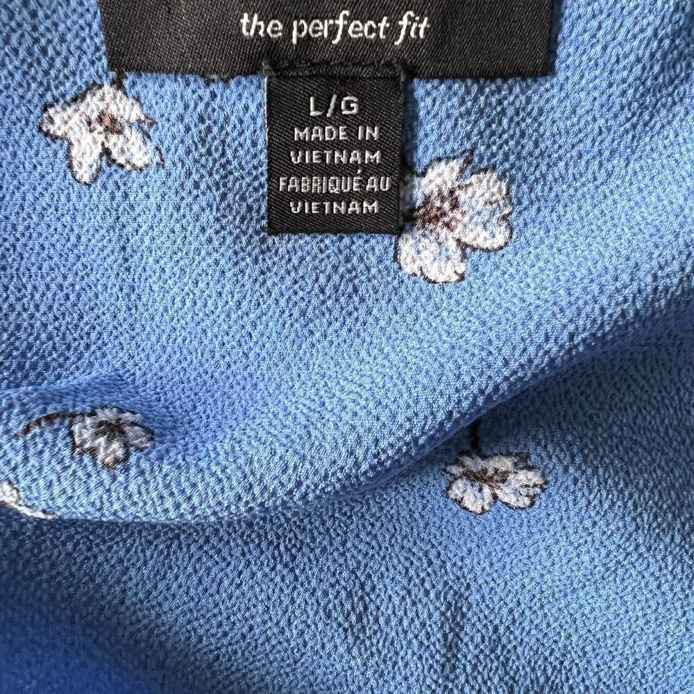 Button up flower blouse - Picture 3 of 5